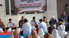 Sebanyak 600 anak yatim dan dhuafa mengikuti Sholawat Akbar dan santunan yang digelar CV Ayunda Permata Sejahtera pada peringatan 10 Muharram 1448 Hijriah.