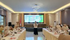 Kepala Dinas Kesehatan Kabupaten Probolinggo bersama jajaran dan kader Posyandu saat mengikuti kegiatan penguatan layanan kesehatan berbasis masyarakat. Dinkes Probolinggo terus memperkuat peran Posyandu sebagai garda terdepan dalam meningkatkan derajat kesehatan masyarakat, mulai dari ibu hamil, balita, remaja hingga lansia.
