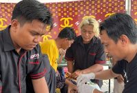 Tim DRT The Big Family bersama tenaga medis Klinik Al-Fatih memberikan pelayanan khitan gratis kepada ratusan anak di Kelurahan Bangselok, Sabtu (27/6/2026), sebagai wujud kepedulian sosial dalam menyemarakkan bulan Muharram sekaligus memanfaatkan momen libur panjang sekolah.