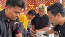 Tim DRT The Big Family bersama tenaga medis Klinik Al-Fatih memberikan pelayanan khitan gratis kepada ratusan anak di Kelurahan Bangselok, Sabtu (27/6/2026), sebagai wujud kepedulian sosial dalam menyemarakkan bulan Muharram sekaligus memanfaatkan momen libur panjang sekolah.