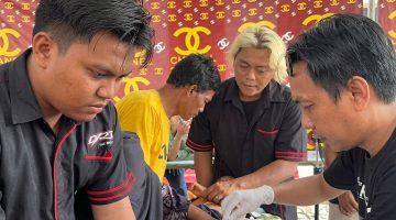 Tim DRT The Big Family bersama tenaga medis Klinik Al-Fatih memberikan pelayanan khitan gratis kepada ratusan anak di Kelurahan Bangselok, Sabtu (27/6/2026), sebagai wujud kepedulian sosial dalam menyemarakkan bulan Muharram sekaligus memanfaatkan momen libur panjang sekolah.