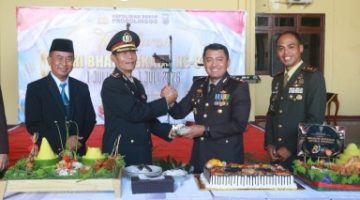 80 Tahun Mengabdi, Polres Probolinggo Beri Penghargaan untuk Kades dan Anggota Berprestasi