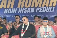 Founder BIP Foundation, H. Ali Zainal Abidin, didampingi Bupati Pamekasan Dr. KH. Kholilurrahman, S.H., M.Si., meresmikan rumah layak huni milik Ibu Maryani di Dusun Rongkarong, Kelurahan Gladak Anyar, Pamekasan