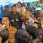Founder BIP Foundation, H. Ali Zainal Abidin, tampil sebagai vokalis gambusan menghibur keluarga besar BIP Foundation dan para relawan di Villa BIP
