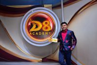 Ket Foto: Ari Adriansyah, pemuda asal Desa Tambelangan, Kabupaten Sampang, saat mengikuti karantina dan Final Audition D'Academy 8 Indosiar di Jakarta. Dengan semangat dan suara emasnya, Ari membawa harapan besar untuk membahagiakan sang ibu serta mengangkat perekonomian keluarganya melalui ajang pencarian bakat tingkat nasional.