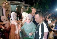 Suasana Gebyar Fastabiqul Khairat BIP Foundation di Kampung Arab, Desa Pangarangan, dipadati ribuan masyarakat yang mengikuti santunan, pembagian sembako, pengundian tiga paket umrah, dan berbagai hadiah dalam rangka resepsi keluarga serta ulang tahun istri Founder BIP Foundation, H. Ali Zainal Abidin.
