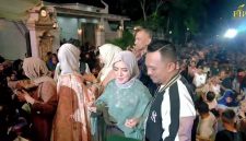 Suasana Gebyar Fastabiqul Khairat BIP Foundation di Kampung Arab, Desa Pangarangan, dipadati ribuan masyarakat yang mengikuti santunan, pembagian sembako, pengundian tiga paket umrah, dan berbagai hadiah dalam rangka resepsi keluarga serta ulang tahun istri Founder BIP Foundation, H. Ali Zainal Abidin.