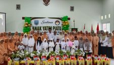 Suasana penuh khidmat dan haru menyelimuti kegiatan santunan anak yatim yang digelar Dinas Pertanian Kabupaten Probolinggo dalam momentum Muharam. Melalui semangat berbagi dan kepedulian, kegiatan ini menjadi wujud syukur sekaligus ikhtiar mempererat tali kasih dengan anak-anak yatim, menghadirkan kebahagiaan di bulan yang penuh berkah.