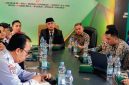 Keterangan Foto:
Pemerintah Kabupaten Probolinggo menggelar rapat koordinasi bersama instansi terkait membahas rencana rehabilitasi Jembatan Pajarakan yang dijadwalkan dimulai Agustus 2026, termasuk usulan pembukaan akses Tol Kraksaan dan pembangunan Jembatan Bailey sebagai jalur alternatif untuk mengantisipasi kemacetan dan menjaga kelancaran arus lalu lintas.