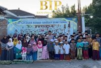 Foto: Pengasuh Yayasan Rumah Singgah Bumi Damai Yogyakarta, Ipda Nur Ali Suwandi (Bon Ali), bersama ratusan anak yatim, piatu, dan anak telantar menyampaikan rasa syukur serta ucapan terima kasih kepada Founder BIP Foundation, H. Ali Zainal Abidin, atas bantuan kemanusiaan sebesar Rp100 juta