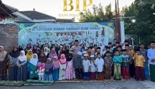 Foto: Pengasuh Yayasan Rumah Singgah Bumi Damai Yogyakarta, Ipda Nur Ali Suwandi (Bon Ali), bersama ratusan anak yatim, piatu, dan anak telantar menyampaikan rasa syukur serta ucapan terima kasih kepada Founder BIP Foundation, H. Ali Zainal Abidin, atas bantuan kemanusiaan sebesar Rp100 juta