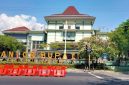 Kantor Bupati Probolinggo, pusat penyelenggaraan pemerintahan daerah yang menaungi Bagian Pengadaan Barang dan Jasa (Barjas) Setda Kabupaten Probolinggo dalam penerapan sistem Tender Cepat melalui SIKaP untuk mewujudkan proses pengadaan yang lebih cepat, transparan, dan akuntabel.