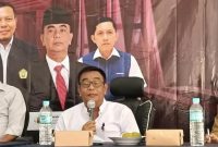 Owner CV Ayunda Permata Sejahtera, Bambang Budianto, saat menjadi pemateri dalam Seminar dan Musyawarah Daerah (Musda) FL2MI Koordinator Daerah Madura di Aula Laboratorium Universitas Madura, Pamekasan, menyampaikan pandangannya mengenai ketimpangan distribusi Dana Bagi Hasil Cukai Hasil Tembakau (DBHCHT) dan pentingnya keberpihakan kepada petani tembakau serta industri rokok lokal.