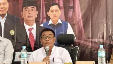 Owner CV Ayunda Permata Sejahtera, Bambang Budianto, saat menjadi pemateri dalam Seminar dan Musyawarah Daerah (Musda) FL2MI Koordinator Daerah Madura di Aula Laboratorium Universitas Madura, Pamekasan, menyampaikan pandangannya mengenai ketimpangan distribusi Dana Bagi Hasil Cukai Hasil Tembakau (DBHCHT) dan pentingnya keberpihakan kepada petani tembakau serta industri rokok lokal.