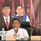 Owner CV Ayunda Permata Sejahtera, Bambang Budianto, saat menjadi pemateri dalam Seminar dan Musyawarah Daerah (Musda) FL2MI Koordinator Daerah Madura di Aula Laboratorium Universitas Madura, Pamekasan, menyampaikan pandangannya mengenai ketimpangan distribusi Dana Bagi Hasil Cukai Hasil Tembakau (DBHCHT) dan pentingnya keberpihakan kepada petani tembakau serta industri rokok lokal.