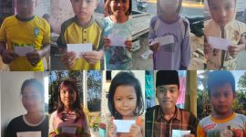 Santunan kepada anak yatim dalam Gerakan Jumat Berkah di bulan Muharram, sebagai bagian dari Hari ke-40 Program Berbagi Setiap Hari yang mengusung semangat Jurnalisme Ihdinas Sirotol Mustaqim.