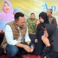 Tak kuasa menahan air mata, Ibu Yuliatin menangis haru saat menerima bantuan dari BIP Foundation. Di tengah ujian hidup yang berat, kepedulian tersebut menjadi harapan baru bagi dirinya dan ketiga anaknya