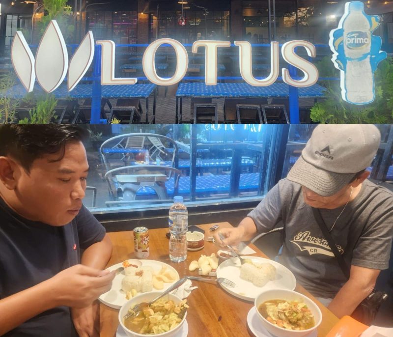 Pengunjung menikmati aneka menu andalan di Resto Lotus Sumenep. Tongseng Kambing, Rawon Iga Lotus, Gurami Bakar, hingga Sop Ayam Lotus menjadi sajian favorit yang membuat restoran di Jalan KH. Mansyur No. 168, Pabean, ini terus dipadati pecinta kuliner.