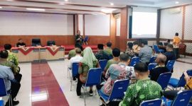 Kepala Bakesbangpol Kabupaten Probolinggo Hari Kriswanto memberikan materi dalam rakor persiapan pelaksanaan penilaian Indeks Harmony Indonesia tahun 2026.