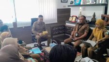 Kepala Disporapar Kabupaten Probolinggo Heri Mulyadi memimpin rakor evaluasi kinerja semester 1.