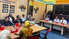 Sekretaris Dishub Kabupaten Probolinggo Taufiq memimpin rakor persiapan penunjukan penyedia barang/jasa untuk pekerjaan konsultansi perencanaan pengadaan dan pemasangan PJU Tahun Anggaran 2026.