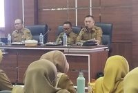 Foto: Sekretaris Daerah Kabupaten Probolinggo Ugas Irwanto (tengah) memimpin rakor penajaman pelaksanaan Seven Beaches Probolinggo