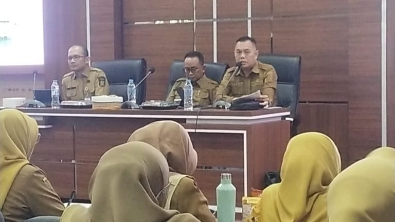 Foto: Sekretaris Daerah Kabupaten Probolinggo Ugas Irwanto (tengah) memimpin rakor penajaman pelaksanaan Seven Beaches Probolinggo