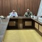 Kepala DPKPP Kabupaten Probolinggo Agus Budianto memimpin rapat koordinasi percepatan sertifikasi tanah bagi penerima bantuan Rumah Tidak Layak Huni (RTLH) Tahun Anggaran 2026 bersama Kantor Pertanahan, Inspektorat, Bapelitbangda, para camat, dan kepala desa di Kantor Bupati Probolinggo, Rabu (15/7/2026). Rakor ini digelar untuk mempercepat kepastian hukum kepemilikan tanah bagi masyarakat penerima bantuan.