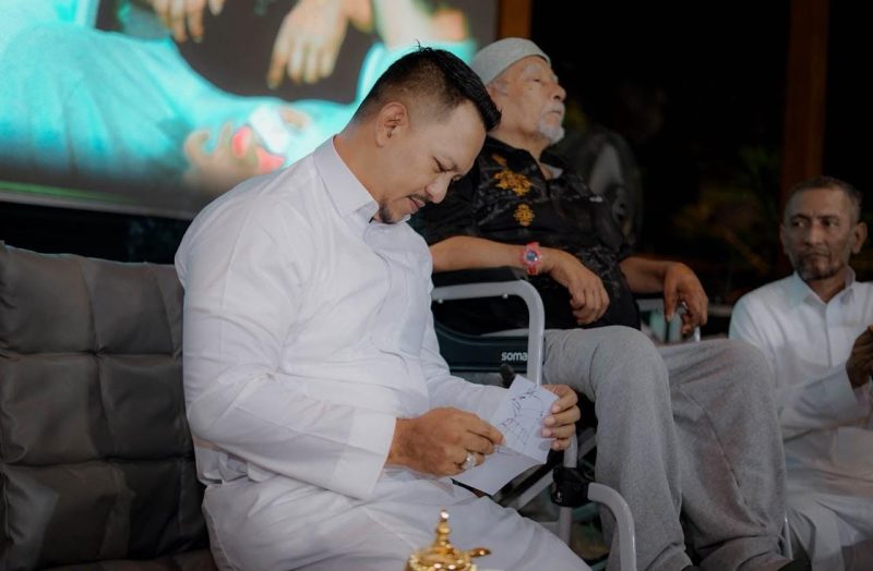 Foto: Owner Bani Group, Ali Zainal Abidin, menerima kunjungan silaturahmi Sayyid Habib Syaihon bin Mustofa Al Bahar (Wan Sehan) di Pendopo Utama Bani Group, Pamekasan, Jumat (17/7/2026). Pertemuan yang berlangsung dua hari setelah pembubaran Yayasan Bani Insan Peduli itu dimaknai sebagai momentum penguatan ruh perjuangan dan semangat kemanusiaan bagi para relawan BANI.