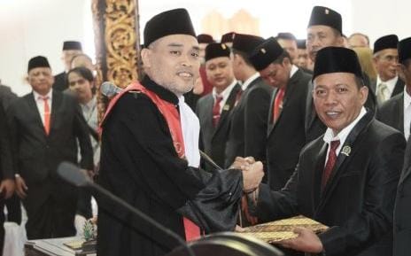 Wakil Ketua DPRD Kabupaten Sumenep, Dul Siam (kanan), menegaskan pengembangan wisata berbasis potensi alam harus menjadi prioritas untuk meningkatkan Pendapatan Asli Daerah (PAD), mendorong pertumbuhan ekonomi, dan membuka peluang usaha bagi masyarakat.