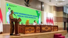 Asisten Administrasi Umum Sekda Kabupaten Probolinggo dr. Anang Budi Yoelijanto membuka rakor realisasi anggaran Triwulan II Tahun Anggaran 2026.