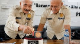 Foto: Ketua DPC PKDI Kabupaten Sumenep, H. Ubaid Abdul Hayat (kanan), bersama Penasehat PKDI H. Miskun Legiyono dalam peringatan Harlah ke-1 PKDI Sumenep. Acara ini menjadi momentum memperkuat sinergi dan komitmen membangun pemerintahan desa yang profesional.