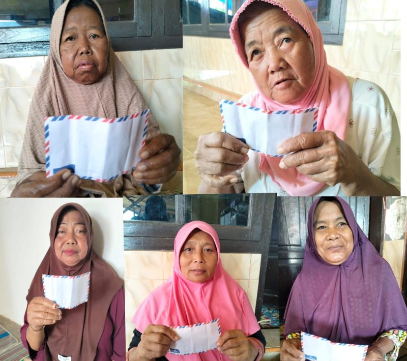 Bantuan kepada seorang lansia dalam Program Sedekah Setiap Hari ke-53 di Kabupaten Sumenep. Program ini menjadi wujud komitmen Detikzone.id menghadirkan jurnalisme yang tidak hanya menyampaikan berita, tetapi juga menebar manfaat dan kepedulian kepada masyarakat.
