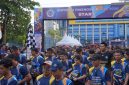 Ratusan pelari memadati lintasan Unitomo Friendship Run 2026 dalam rangka Dies Natalis ke-45 Universitas Dr. Soetomo di Surabaya, Minggu (26/7/2026). Mengusung tema 