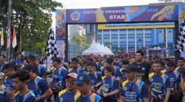 Ratusan pelari memadati lintasan Unitomo Friendship Run 2026 dalam rangka Dies Natalis ke-45 Universitas Dr. Soetomo di Surabaya, Minggu (26/7/2026). Mengusung tema 