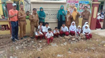 Camat Abdul Khalid Beri Perhatian Khusus pada Perpustakaan SDN Ganding I Sumenep, Kepsek Optimistis Minat Baca Meningkat