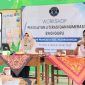 Kepala SDN Pasongsongan I, Mariyatul Qiptiyah, S.Pd., saat menyampaikan materi dalam Workshop Penguatan Literasi dan Numerasi di SDN Prancak III, Kecamatan Pasongsongan, Rabu (29/7/2026).