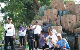 Gowes ke RTH Baru, Mbak Wali Kerja Bakti Bersih-bersih Sungai