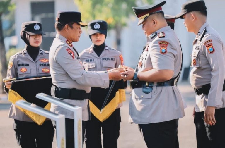 Kombes Pol. Jazuli Dani Iriawan resmi menjabat sebagai Kapolresta Tuban pertama usai Kapolda Jawa Timur Irjen Pol. Nanang Avianto meresmikan peningkatan status Polres Tuban menjadi Polresta. Momentum ini menandai babak baru penguatan pelayanan kepolisian dan sinergi menjaga keamanan di Kabupaten Tuban.