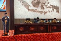 Ket Foto: Wakil Bupati Sumenep KH. Imam Hasyim bersama pimpinan DPRD Sumenep saat penandatanganan kesepakatan Perubahan KUA dan PPAS Tahun Anggaran 2026 dalam Rapat Paripurna DPRD Sumenep, Senin (10/8/2026).