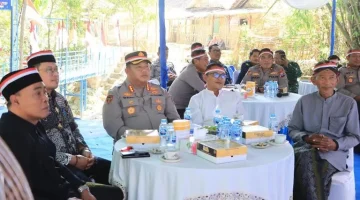Ket. Foto: Kapolresta Tuban Kombespol Jazuli Dani Iriawan mengikuti peresmian Jembatan Merah Putih di Dusun Sambong Lombok, Desa Bangilan, Kecamatan Bangilan, Kabupaten Tuban, Kamis (13/8/2026) 