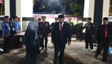 Keterangan foto: Bupati Sumenep bersama jajaran Forkopimda mengikuti Apel Kehormatan dan Renungan Suci di TMP Jokotole, Sabtu (15/8/2026) dini hari.