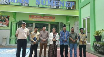 Anggota Komisi VIII DPR RI Fraksi PDI Perjuangan Dapil Jawa Timur XI (Madura), Hj. Ansari, S.Pd.I., saat bersilaturahmi dengan Kepala Madrasah dan dewan guru MAN Sumenep. Kunjungan tersebut menjadi momentum menyerap aspirasi serta memperkuat sinergi dunia pendidikan.
