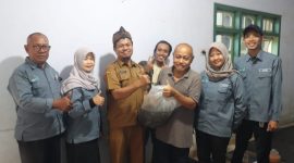 Dinas Perikanan Kabupaten Probolinggo memberikan pembinaan dan stimulus benih kepada pembudidaya ikan dalam upaya mendorong kemandirian dan meningkatkan produktivitas usaha perikanan.