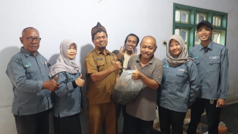 Dinas Perikanan Kabupaten Probolinggo memberikan pembinaan dan stimulus benih kepada pembudidaya ikan dalam upaya mendorong kemandirian dan meningkatkan produktivitas usaha perikanan.