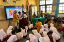 Ket foto: Mahasiswa KKN Posko 12 Universitas Wiraraja memberikan sosialisasi tentang bullying dan dasar-dasar hukum kepada siswa-siswi SDN Kambingan Timur sebagai upaya menumbuhkan sikap saling menghargai dan kesadaran hukum sejak dini.