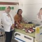 Ket Foto: Direktur Utama RSUD dr. H. Moh. Anwar (RSUDMA) Sumenep, dr. Erliyanti, M.Kes., turun langsung menemui dan memberikan motivasi kepada pasien di ruang perawatan. Kehadiran tersebut menjadi bagian dari komitmen RSUDMA menghadirkan pelayanan kesehatan yang humanis, responsif, dan terbaik bagi masyarakat.