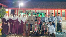 Ket Foto: Kepala SDN Pasongsongan 1 Sumenep, Mariyatul Qiptiyah, bersama para guru da  siswa dalam kegiatan Persari yang dirangkai dengan peringatan Maulid Nabi Muhammad SAW. Kegiatan tersebut menjadi bagian dari upaya sekolah membentuk siswa yang disiplin, mandiri, berkarakter dan berakhlak menuju Generasi Emas.