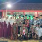 Ket Foto: Kepala SDN Pasongsongan 1 Sumenep, Mariyatul Qiptiyah, bersama para guru da  siswa dalam kegiatan Persari yang dirangkai dengan peringatan Maulid Nabi Muhammad SAW. Kegiatan tersebut menjadi bagian dari upaya sekolah membentuk siswa yang disiplin, mandiri, berkarakter dan berakhlak menuju Generasi Emas.