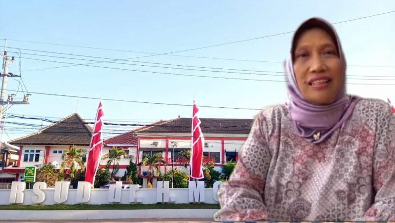 Keterangan Foto:
Direktur RSUD dr. H. Moh. Anwar Sumenep, dr. Hj. Erliyati, M.Kes., berkomitmen terus memperkuat pelayanan kesehatan yang ramah, cepat, profesional, humanis, serta meningkatkan kenyamanan pasien dan keluarga.